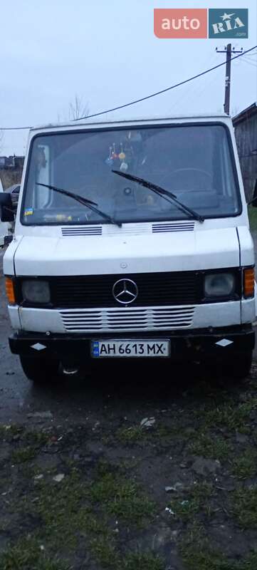 Вантажний фургон Mercedes-Benz T1 1989 в Рівному