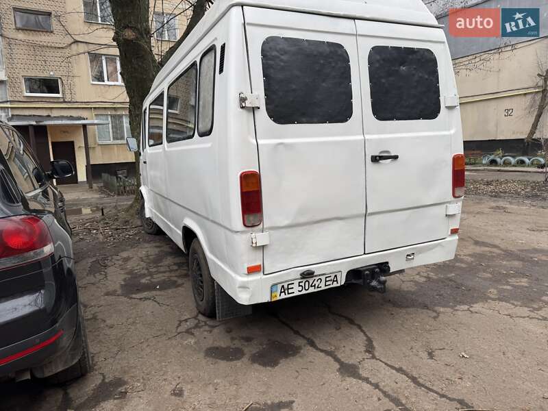 Вантажопасажирський фургон Mercedes-Benz T1 1990 в Лозовій фото 4 Вантажопасажирський фургон Mercedes-Benz T1 1990 в Лозовій
