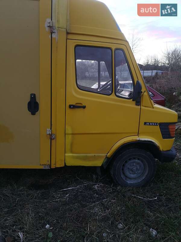 Хлібовоз Mercedes-Benz T1 1995 в Городку