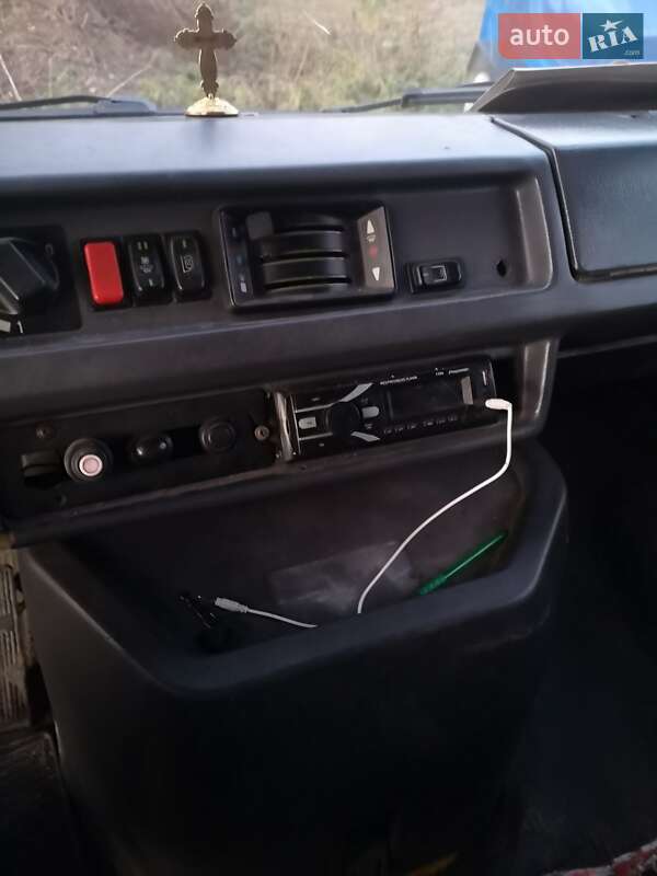 Хлібовоз Mercedes-Benz T1 1995 в Городку