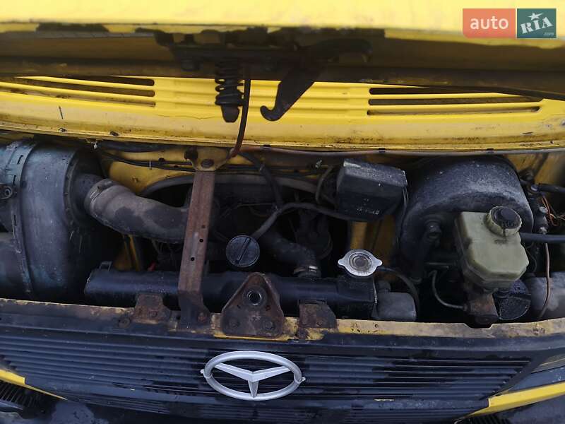 Хлібовоз Mercedes-Benz T1 1995 в Городку