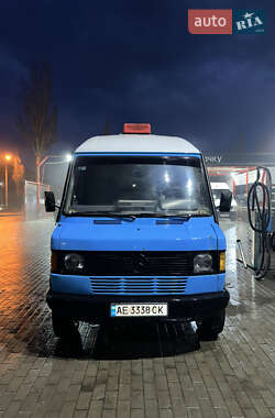 Вантажний фургон Mercedes-Benz T1 1994 в Кривому Розі