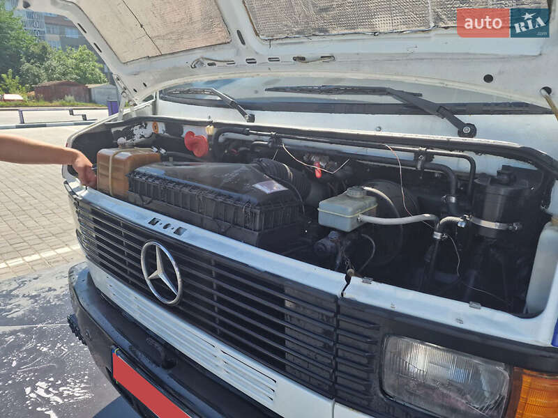 Грузовой фургон Mercedes-Benz T2 1996 в Ровно