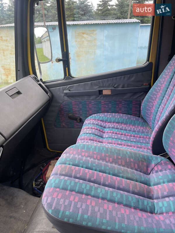 Грузовой фургон Mercedes-Benz T2 1991 в Хырове