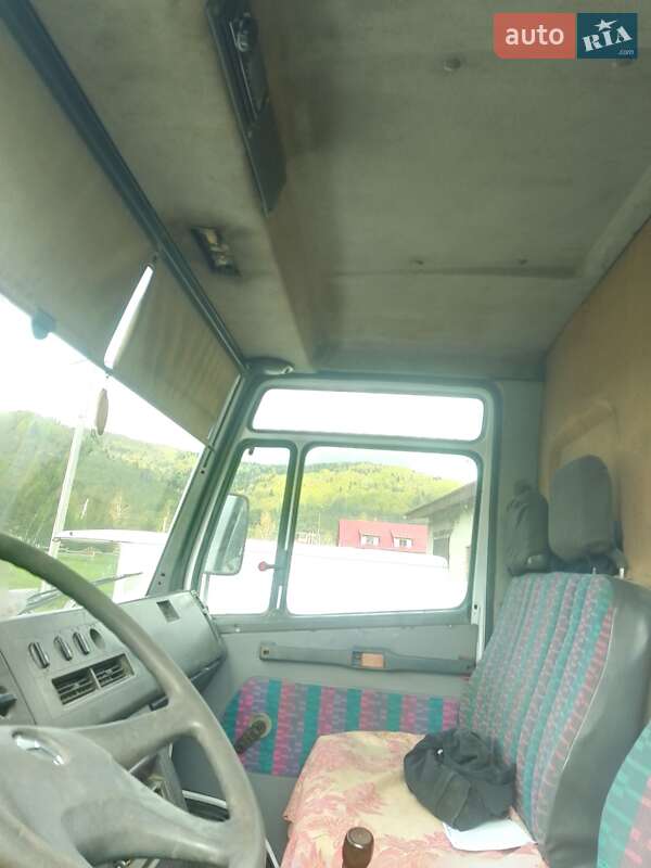 Вантажний фургон Mercedes-Benz T2 1996 в Східниці