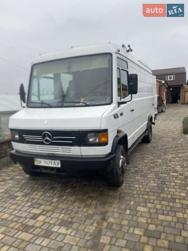 Грузопассажирский фургон Mercedes-Benz T2 1993 в Корце