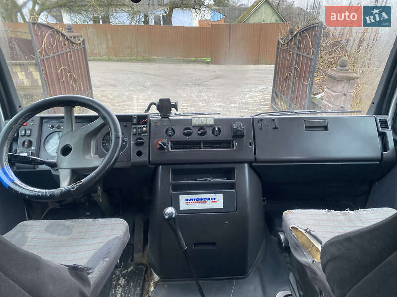 Грузопассажирский фургон Mercedes-Benz T2 1993 в Корце