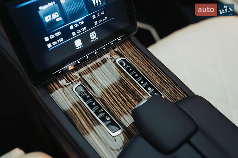 Минивэн Mercedes-Benz V-Class 2023 в Киеве