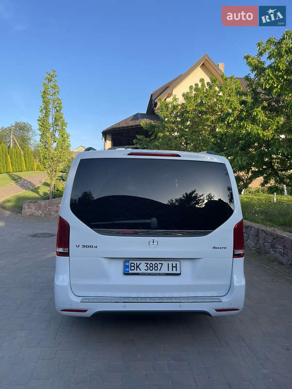 Минивэн Mercedes-Benz V-Class 2015 в Ровно