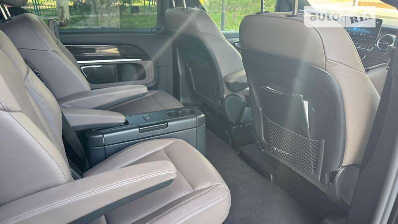 Мінівен Mercedes-Benz V-Class 2023 в Івано-Франківську