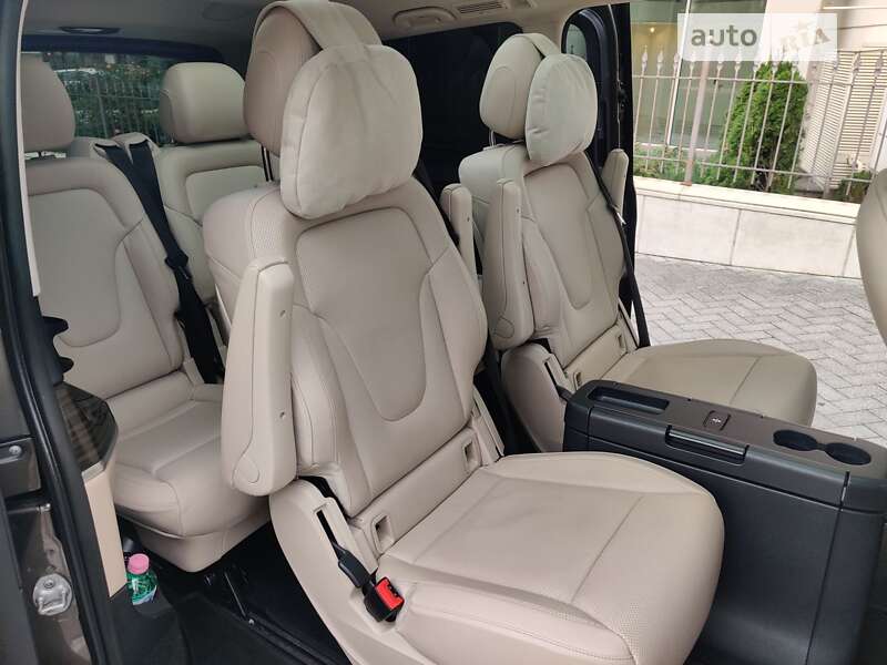 Минивэн Mercedes-Benz V-Class 2017 в Киеве