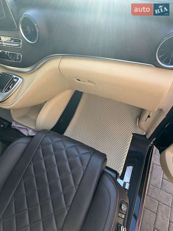 Мінівен Mercedes-Benz V-Class 2023 в Чернівцях