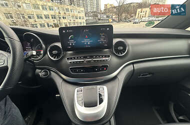 Минивэн Mercedes-Benz V-Class 2022 в 