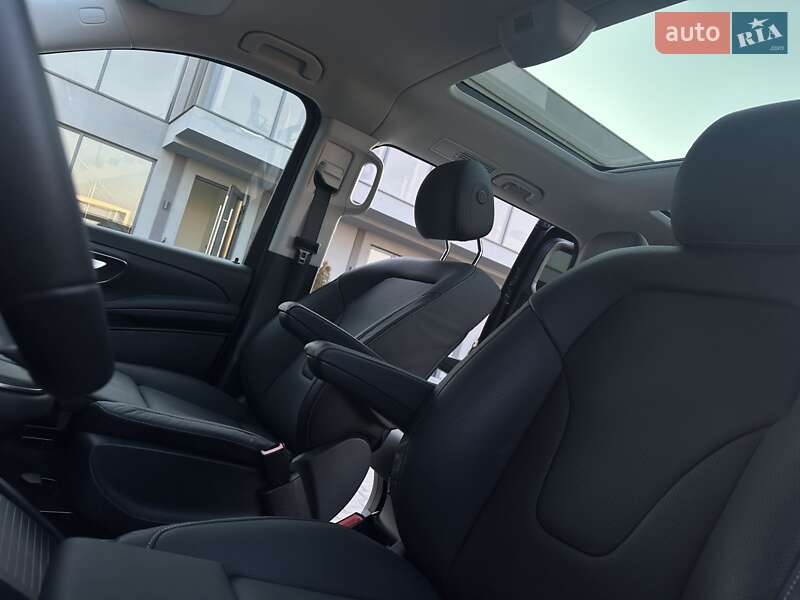 Мінівен Mercedes-Benz V-Class 2024 в Мукачевому