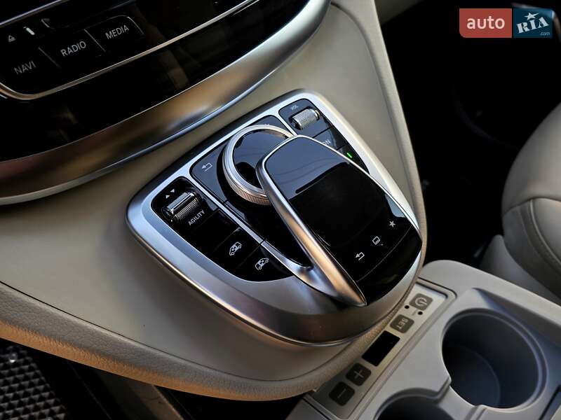 Минивэн Mercedes-Benz V-Class 2016 в Киеве