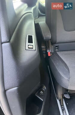 Минивэн Mercedes-Benz V-Class 2016 в 