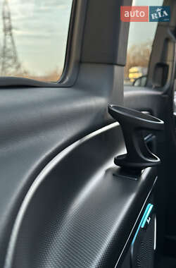 Минивэн Mercedes-Benz V-Class 2021 в 