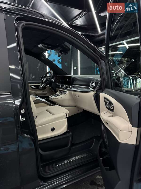 Минивэн Mercedes-Benz V-Class 2025 в Киеве