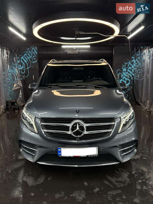 Минивэн Mercedes-Benz V-Class 2016 в 