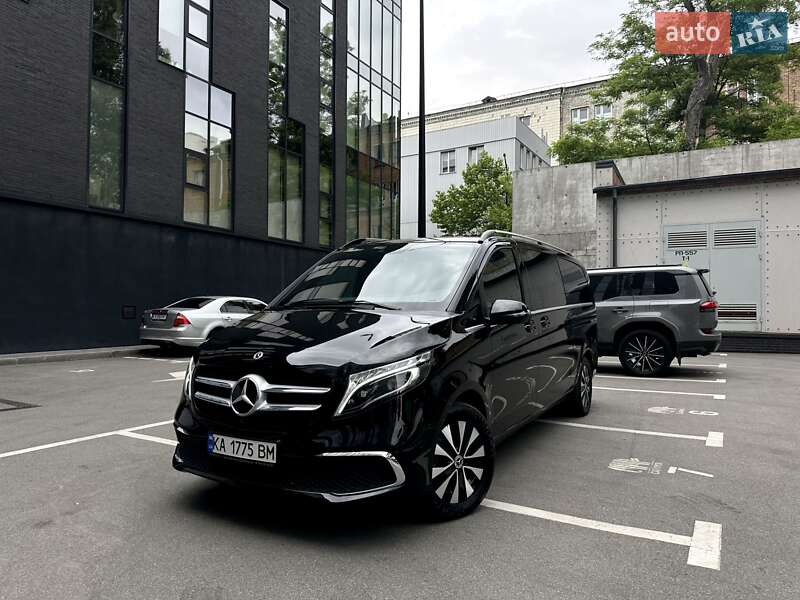 Минивэн Mercedes-Benz V-Class 2021 в 
