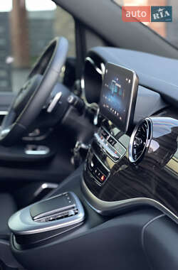 Минивэн Mercedes-Benz V-Class 2022 в 