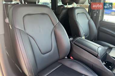 Минивэн Mercedes-Benz V-Class 2022 в 