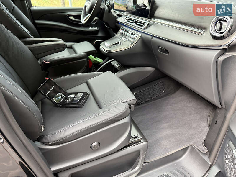 Минивэн Mercedes-Benz V-Class 2025 в Киеве