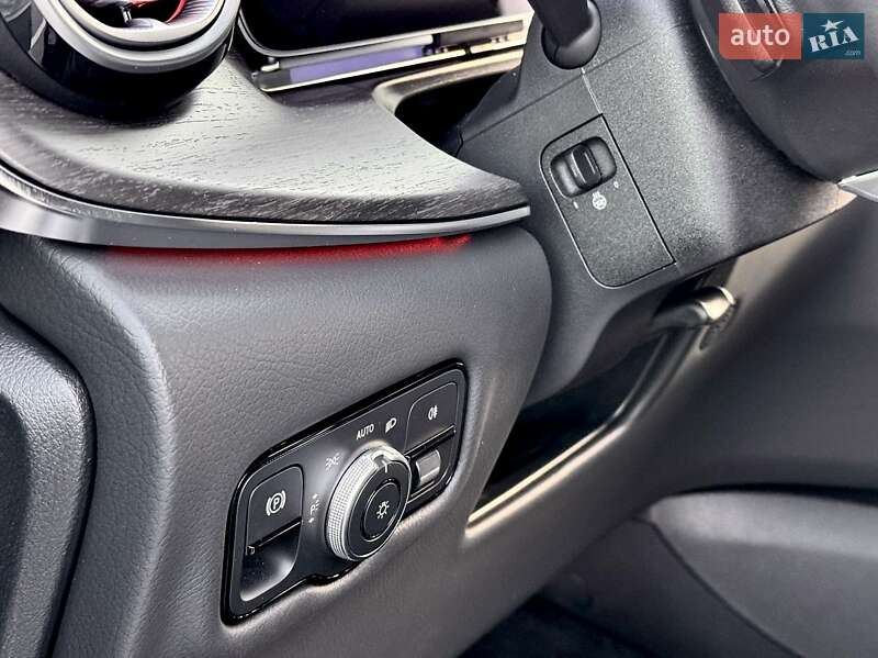 Минивэн Mercedes-Benz V-Class 2024 в Киеве