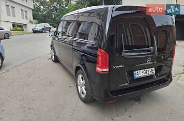 Минивэн Mercedes-Benz V-Class 2015 в 