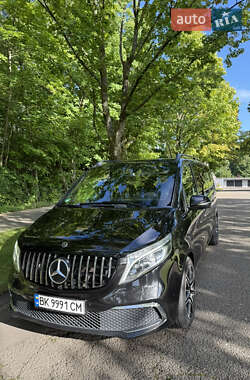 Минивэн Mercedes-Benz V-Class 2021 в 