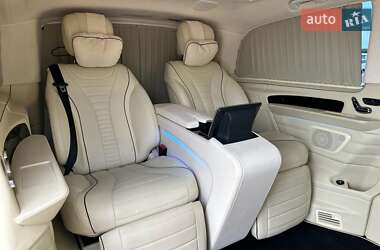 Минивэн Mercedes-Benz V-Class 2018 в 