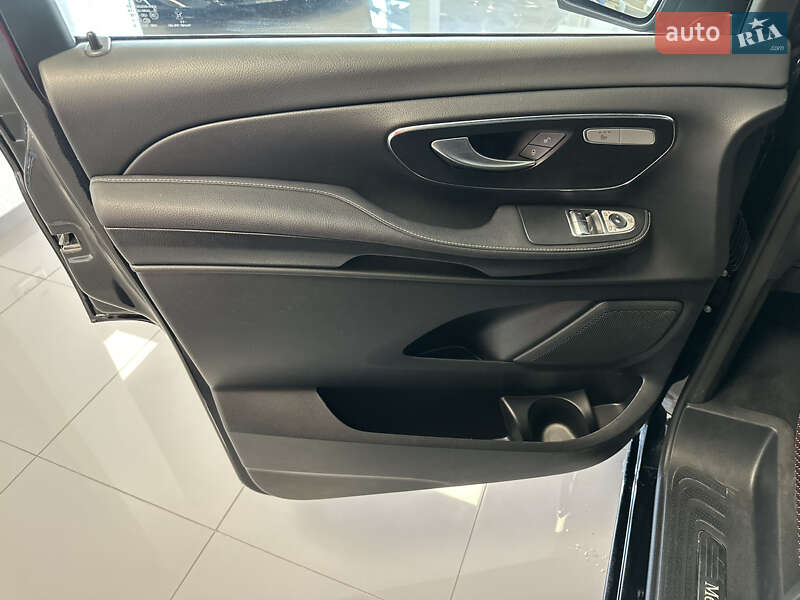 Минивэн Mercedes-Benz V-Class 2023 в Киеве фото 9 Минивэн Mercedes-Benz V-Class 2023 в Киеве