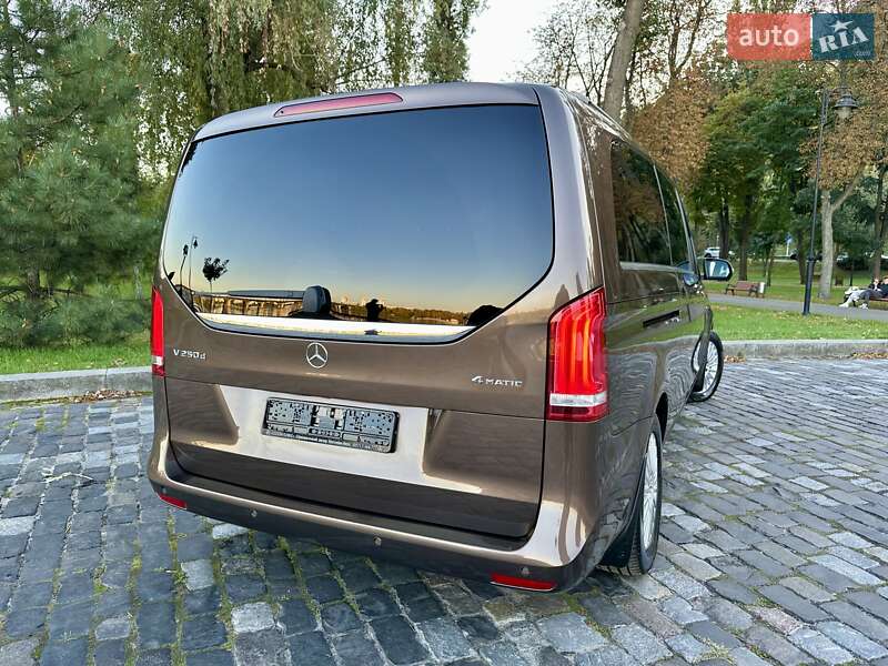 Мінівен Mercedes-Benz V-Class 2016 в Києві