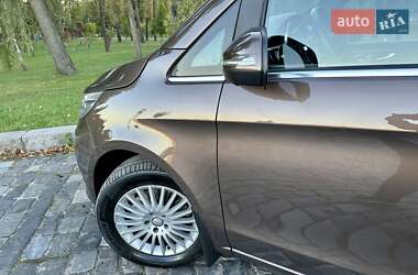Минивэн Mercedes-Benz V-Class 2016 в 