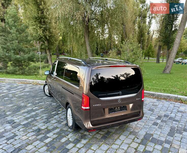 Мінівен Mercedes-Benz V-Class 2016 в Києві