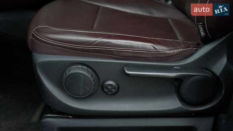 Мінівен Mercedes-Benz V-Class 2016 в Львові фото 21 Мінівен Mercedes-Benz V-Class 2016 в Львові