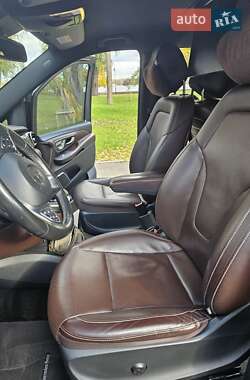 Минивэн Mercedes-Benz V-Class 2017 в 