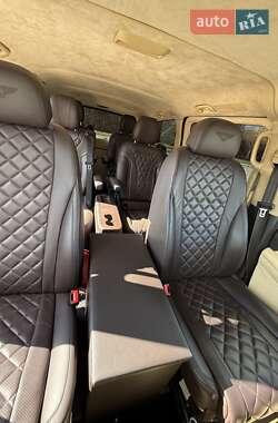 Мінівен Mercedes-Benz V-Class 2023 в 