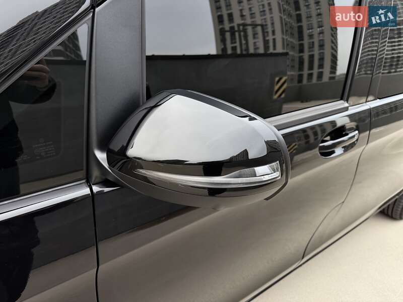 Минивэн Mercedes-Benz V-Class 2021 в Киеве