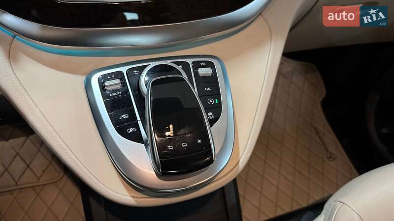 Минивэн Mercedes-Benz V-Class 2015 в Ужгороде