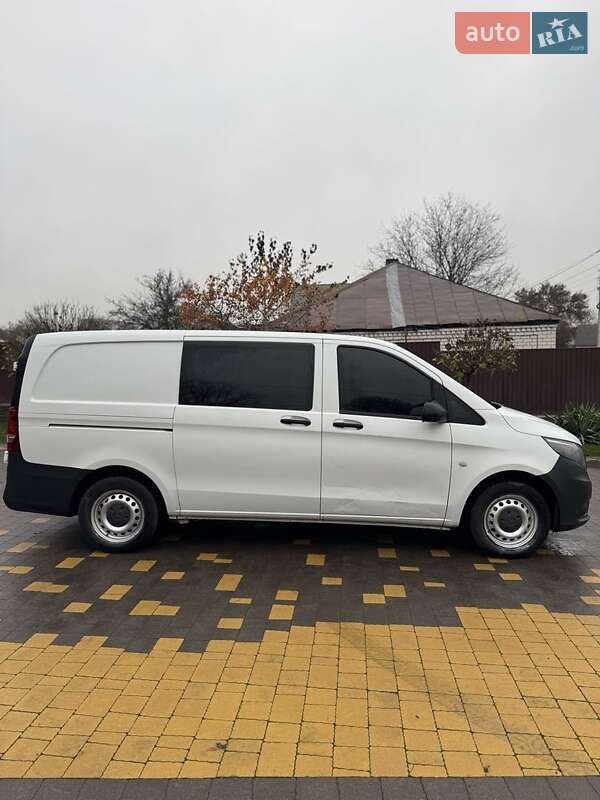 Мінівен Mercedes-Benz V-Class 2015 в Києві