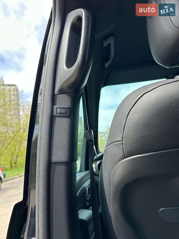 Мінівен Mercedes-Benz V-Class 2022 в Києві