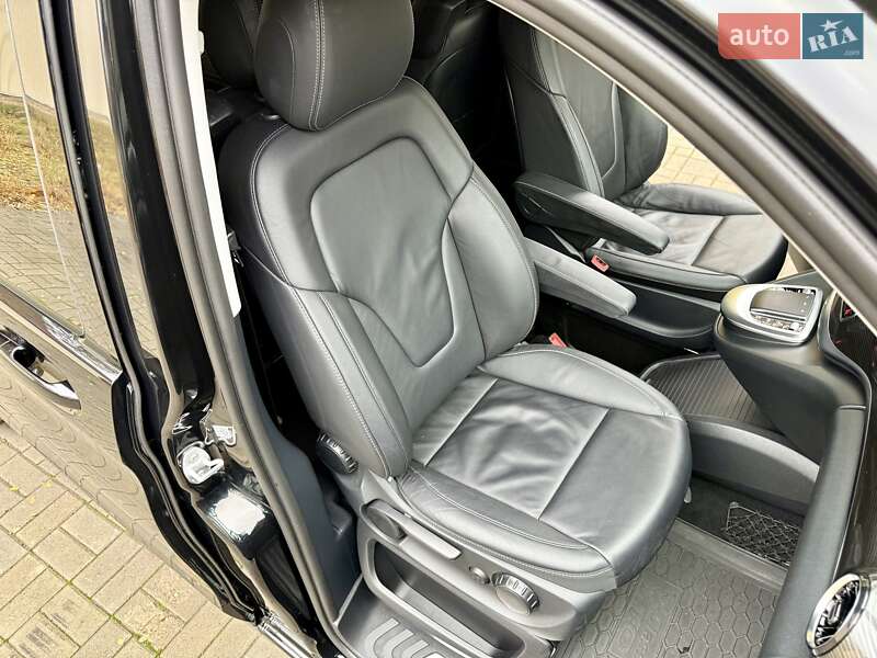 Мінівен Mercedes-Benz V-Class 2020 в Дніпрі