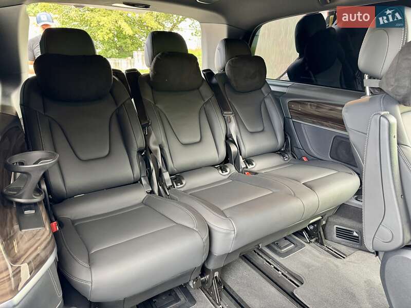 Минивэн Mercedes-Benz V-Class 2023 в Киеве