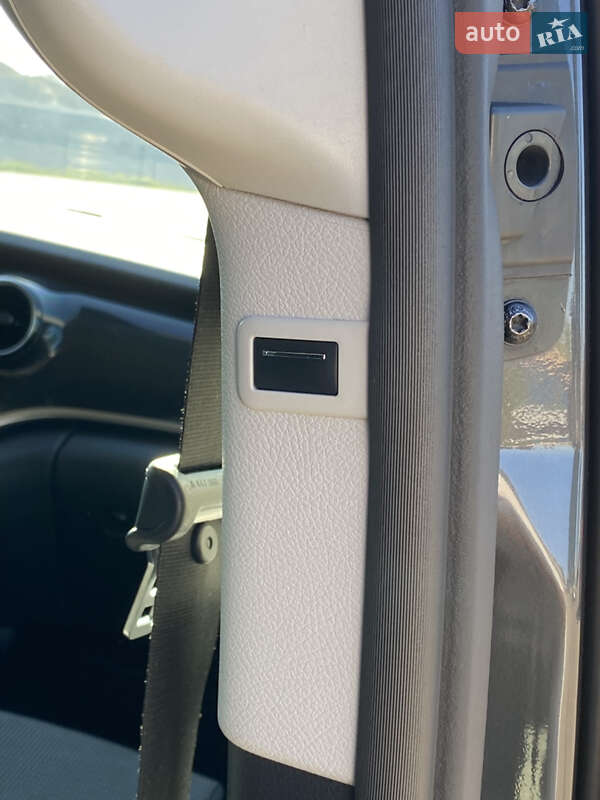 Мінівен Mercedes-Benz V-Class 2023 в Києві