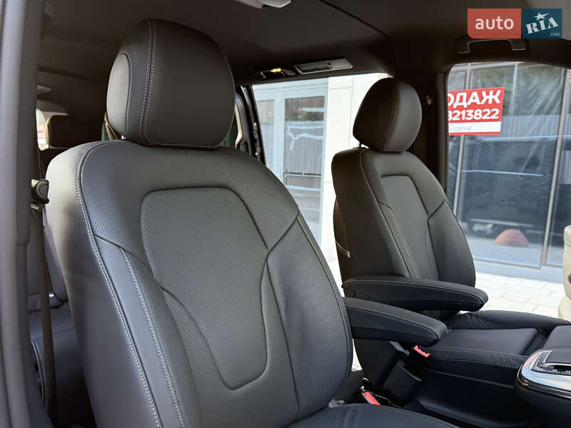 Мінівен Mercedes-Benz V-Class 2025 в Києві