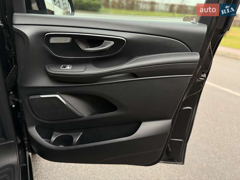 Минивэн Mercedes-Benz V-Class 2016 в Киеве