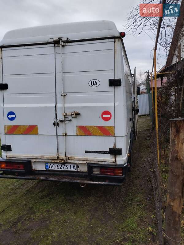 Вантажний фургон Mercedes-Benz Vario 1997 в Тячеві