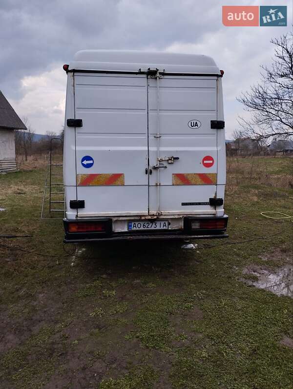 Вантажний фургон Mercedes-Benz Vario 1997 в Тячеві