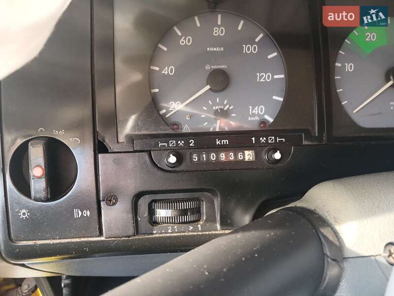 Эвакуатор Mercedes-Benz Vario 2000 в Львове